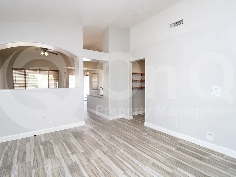 2764 E Highland Ct — Photo 8