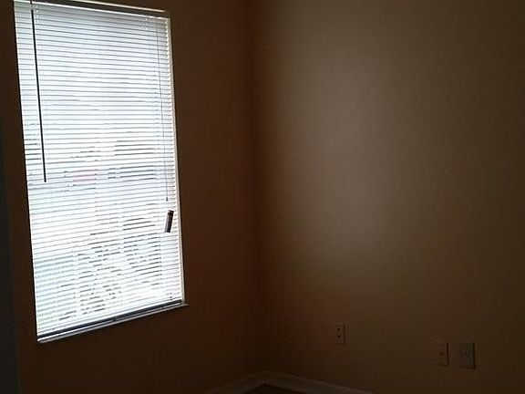 2nd image of 1450 Creekside Cir