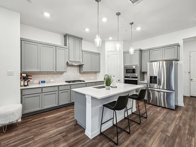 3325 Switch St — Photo 1