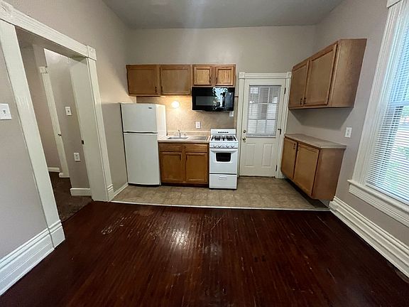 3rd image of 303 W Dewald St #1C