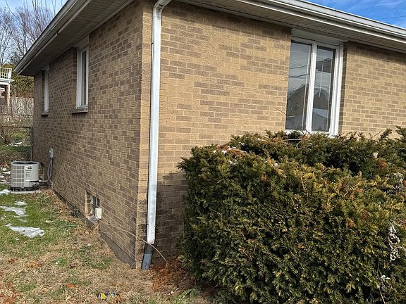 5th image of 1521 Plum St