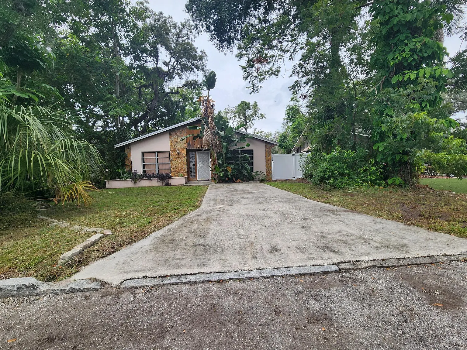 3 bed, 1009 sqft, $2,250 — Photo 1