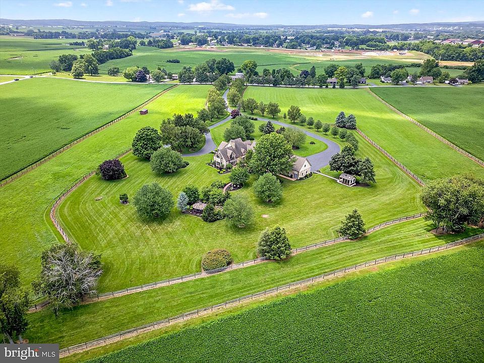 1st image of 844 S Spruce St