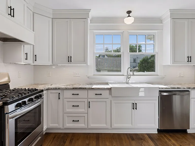3329 Dupont Ave S — Photo 16