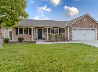 594 S Filbert Ave, Fresno, CA 93727