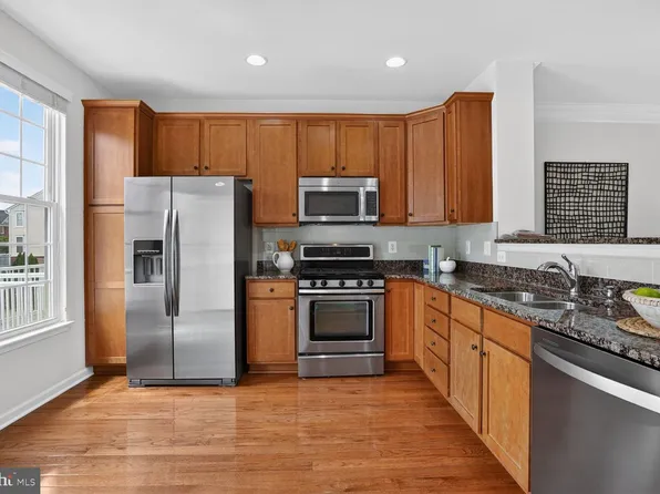 42882 Conrad Ter, Chantilly, VA 20152