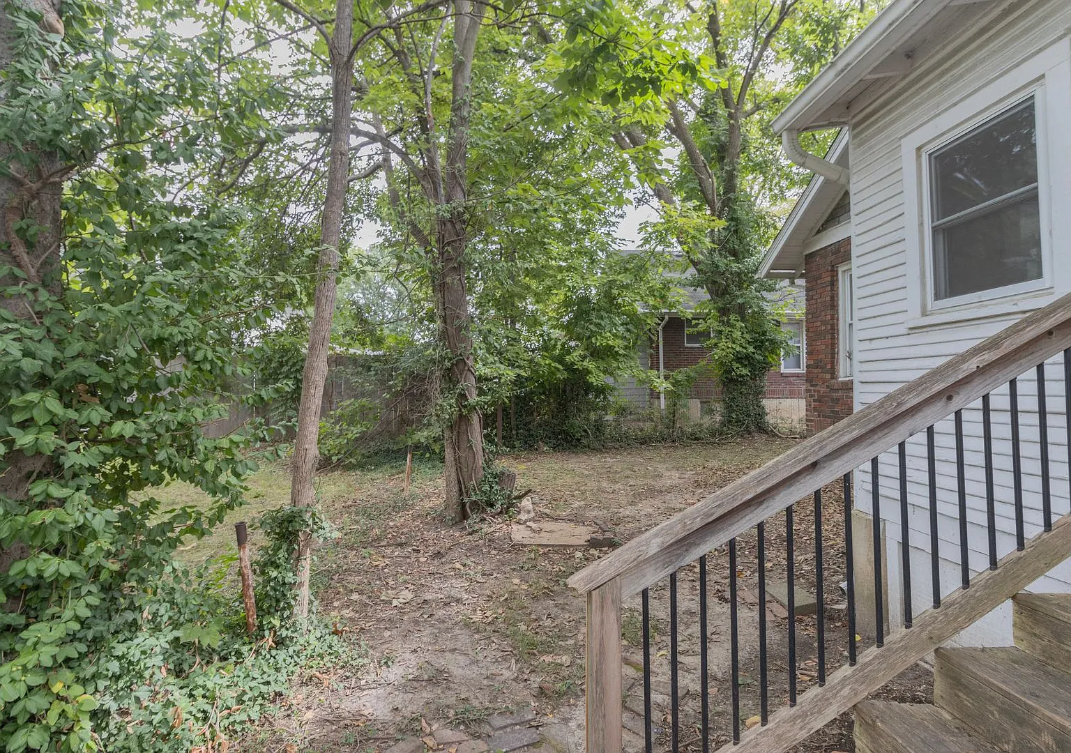 2 Bedroom House Just Steps From Downtown & Campus — Photo 3