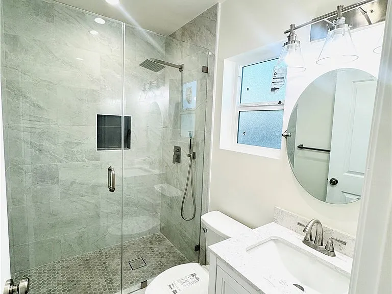 9318 Encino Ave — Photo 11