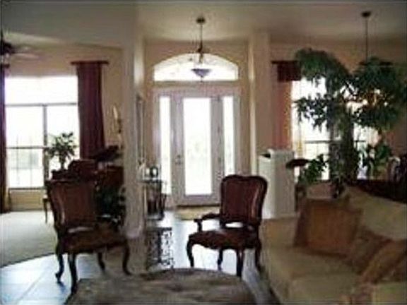 Foyer / Living Room