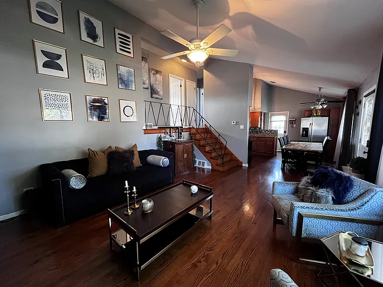 12200 S Harding Ave — Photo 4