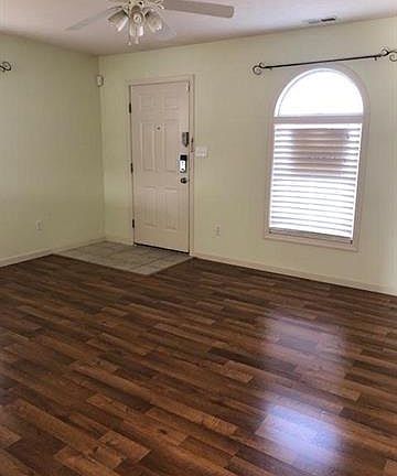 3rd image of 3531 S Oaklawn Cir