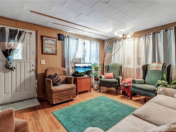 4th image of 109 Swan St