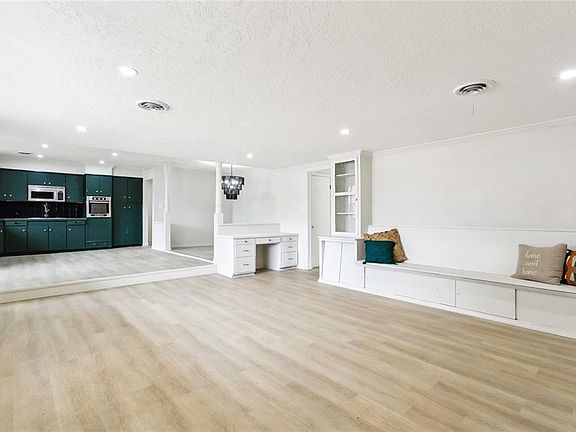 4th image of 1000 Ontario Ave