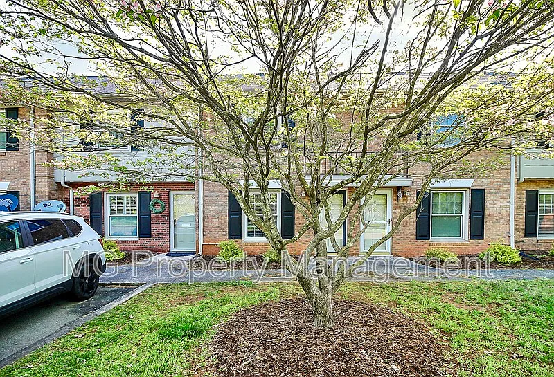 2 bed, 3.0 bath, 1024 sqft, $1,695 — Photo 2