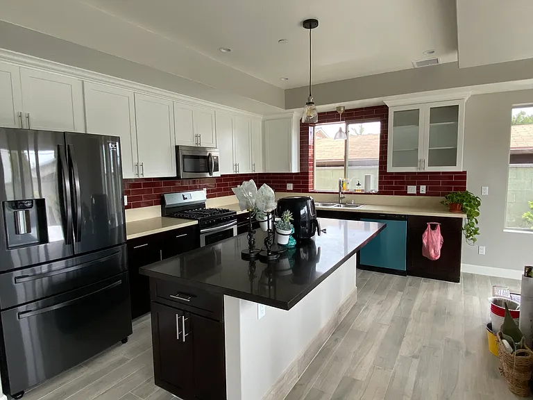 2062 Pomona Ave #B — Photo 11