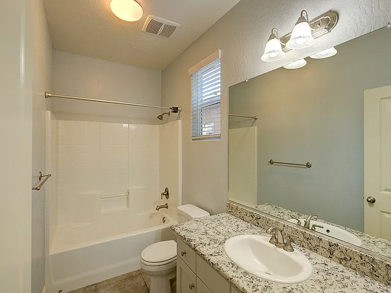 1148 Cordova Ave — Photo 9