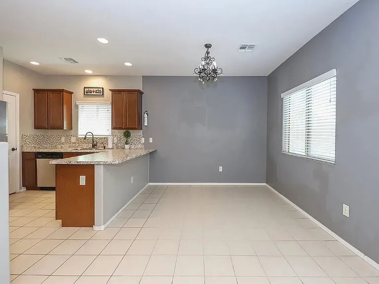 8754 N Mugho Pine Trl — Photo 3