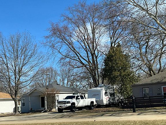 2nd image of 3211 Crooks Rd