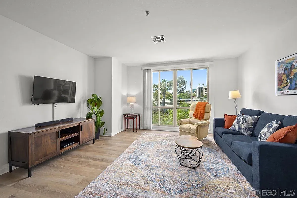 Palermo Condos — Photo 2
