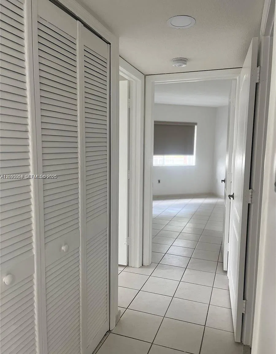 Vista Al Lago Condo — Photo 1