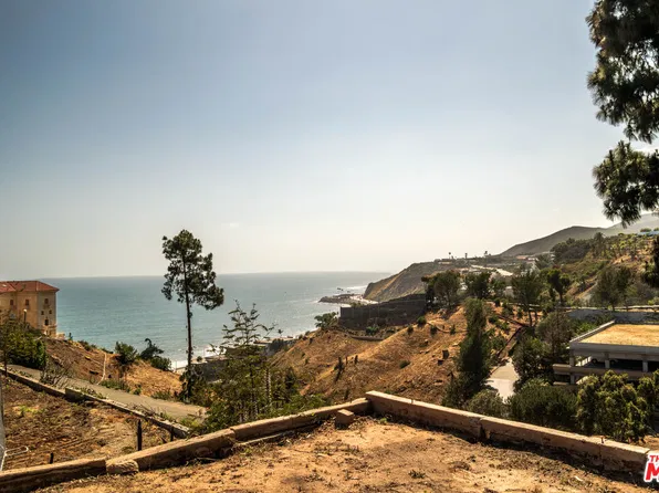 17941 Tramonto Dr, Pacific Palisades, CA 90272