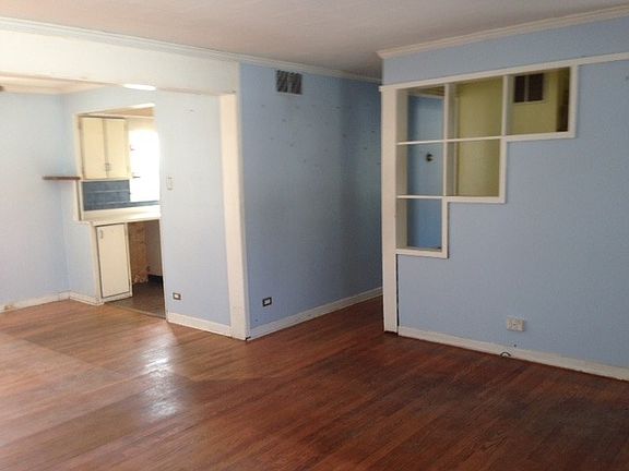 2nd image of 233 E Fullerton Ave