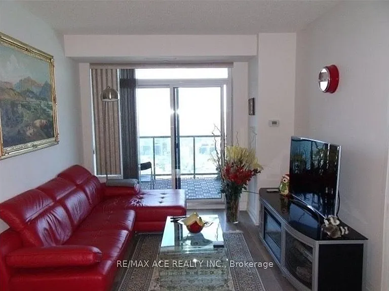 7165 Yonge St #1902 — Photo 9