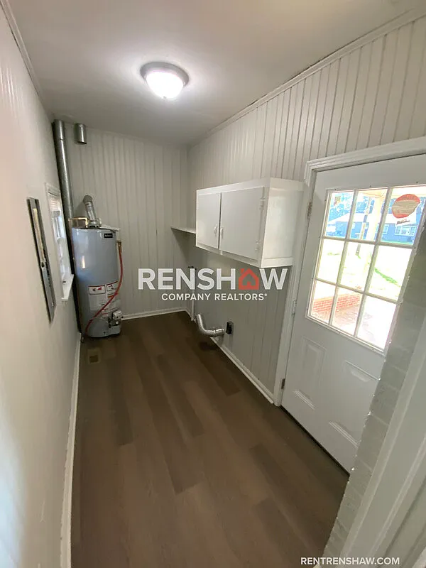 3 bed, 1.0 bath, 1155 sqft, $1,200 — Photo 2
