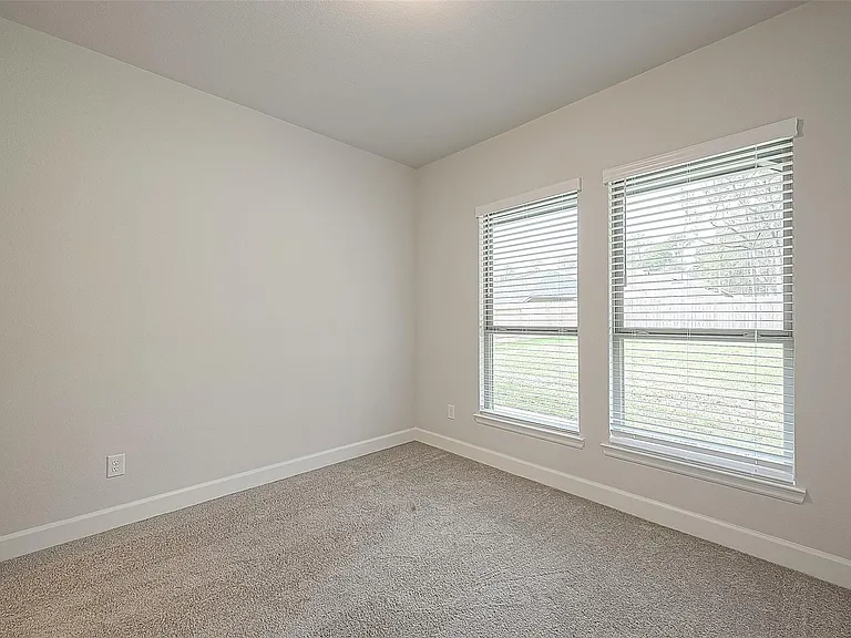 213 McCrea Ct — Photo 33