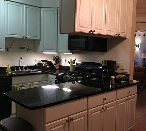 4th image of 1928 W Cuyler Ave APT 1