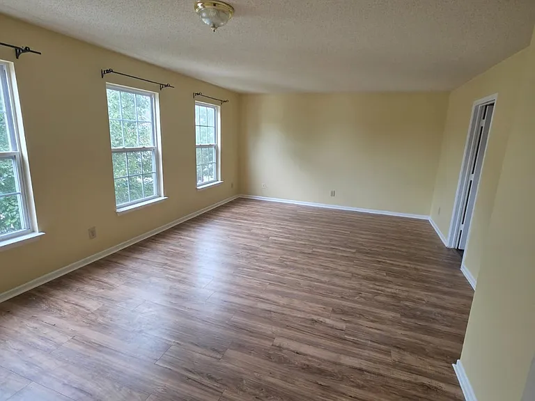 10856 Emery Dr — Photo 3