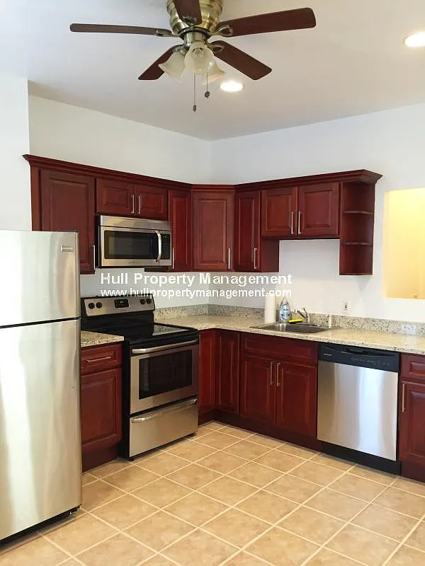 3 bed, 1.0 bath, 808 sqft, $3,000 — Photo 1