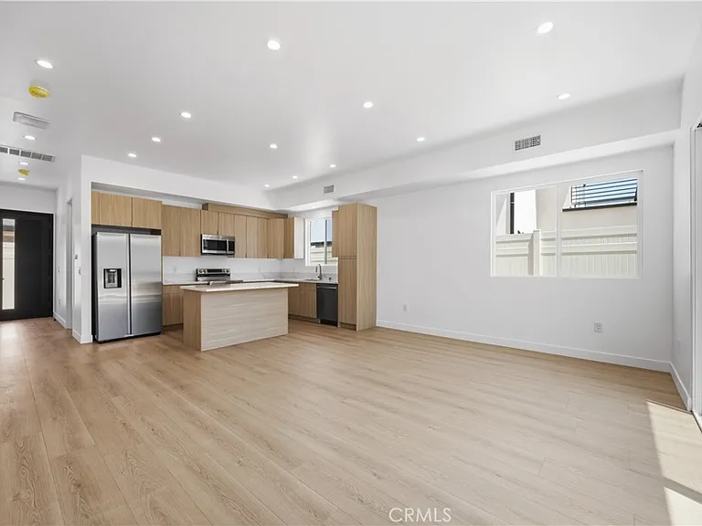 10053 Amestoy Ave — Photo 4