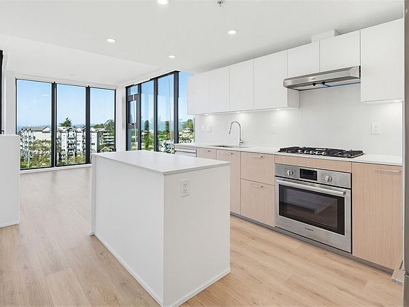 4th image of 899 Esquimalt Rd #807