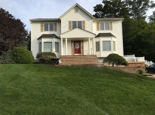 23 Dunnigan Dr, Pomona, NY 10970