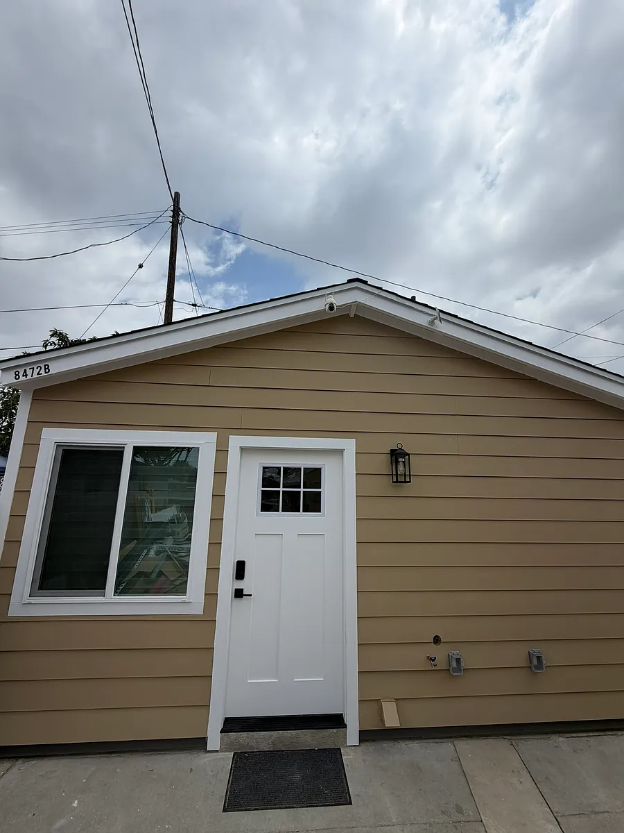 Building Photo - 8472 San Carlos Way #B