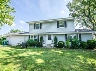 W148N12470 Pleasant View Dr, Germantown, WI 53022