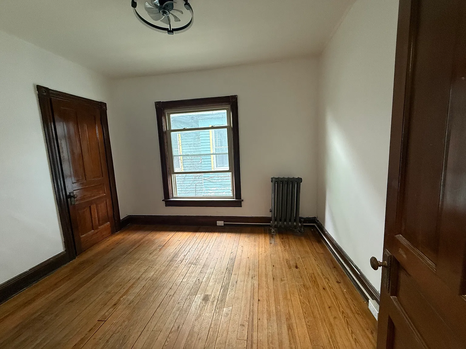3 bed, $1,300 — Photo 4