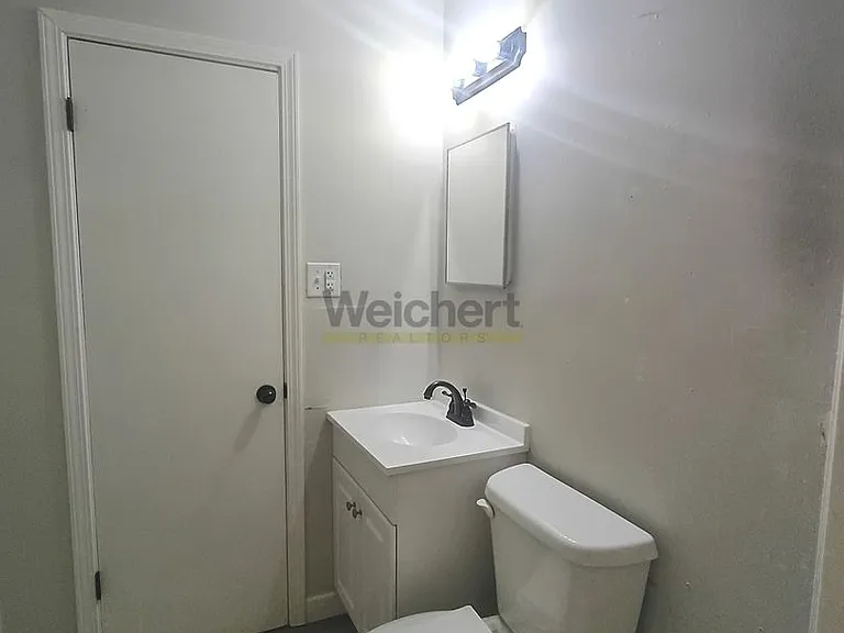108 N 7th St — Photo 7