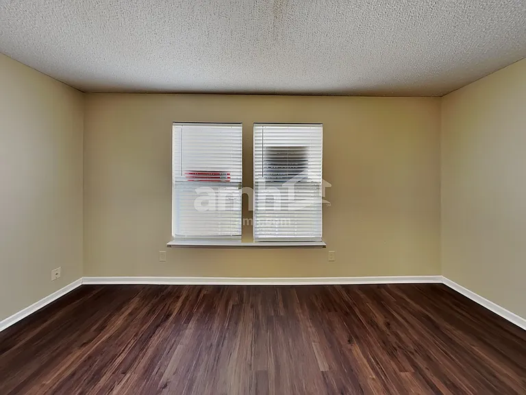 10757 Emery Dr — Photo 9