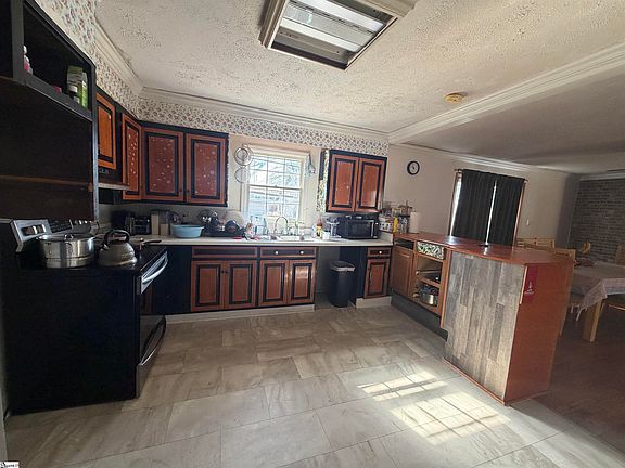3rd image of 114 Rangeview Cir