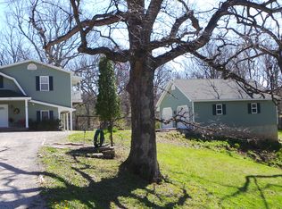 2119 Douglas St, Charleston, IL 61920