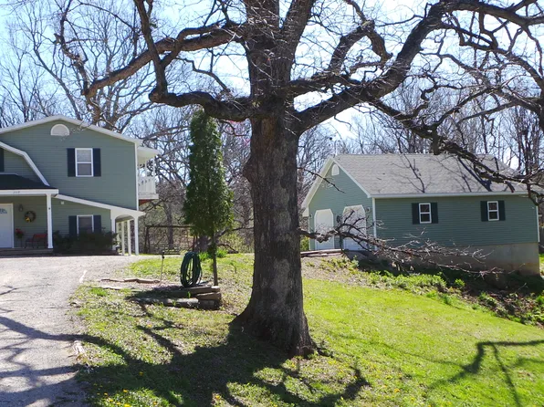 2119 Douglas St, Charleston, IL 61920