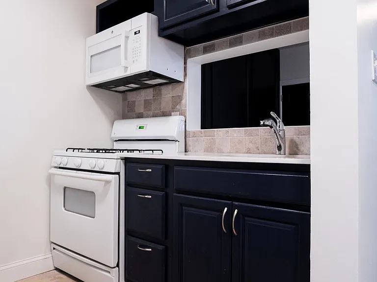 1221 N Randolph St #2 — Photo 5
