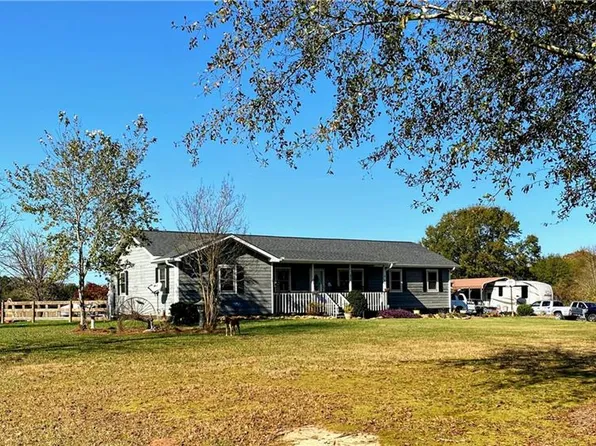 232 McCoy Dr, Starr, SC 29684