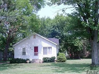 3010 Sloan St photo 1