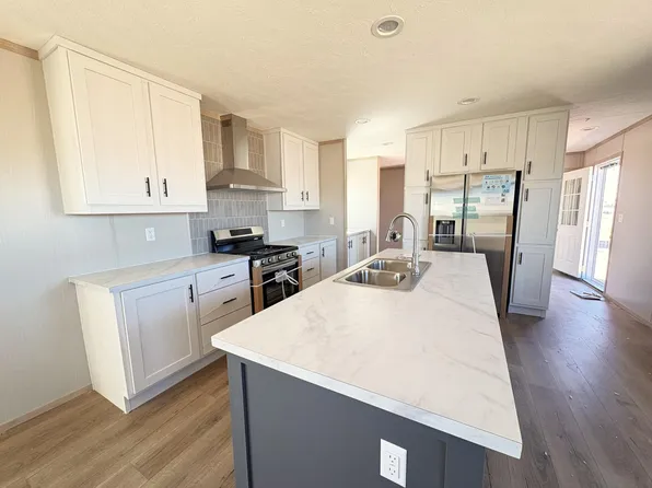 1179 Los Tulipanes Dr SE, Los Lunas, NM 87031