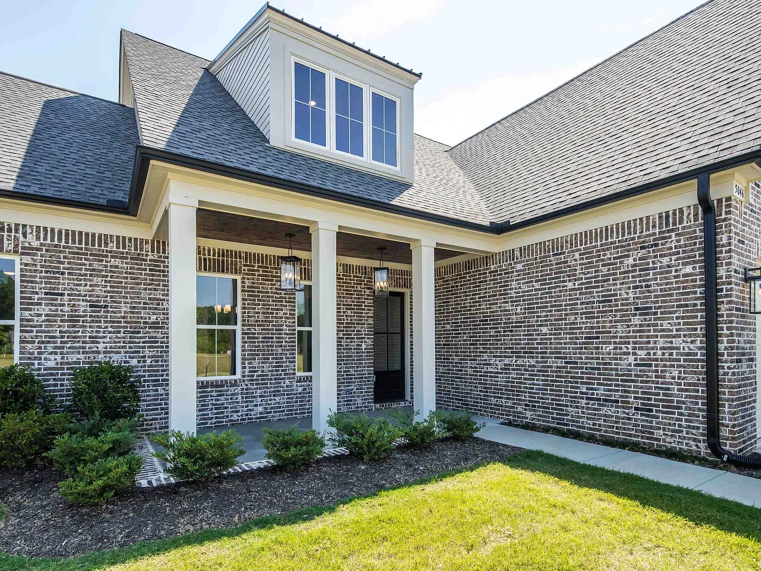 4 bed, 3.0 bath, 2667 sqft, $3,300 — Photo 3