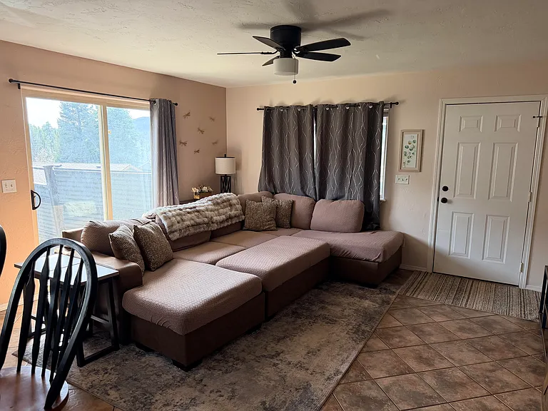 574 Meadowbrook Dr — Photo 4