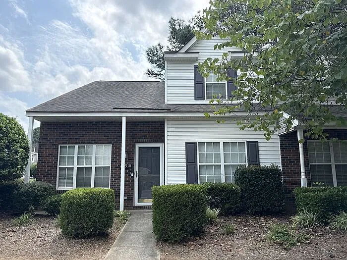 3 bed, 2.0 bath, 1350 sqft, $1,700 — Photo 1